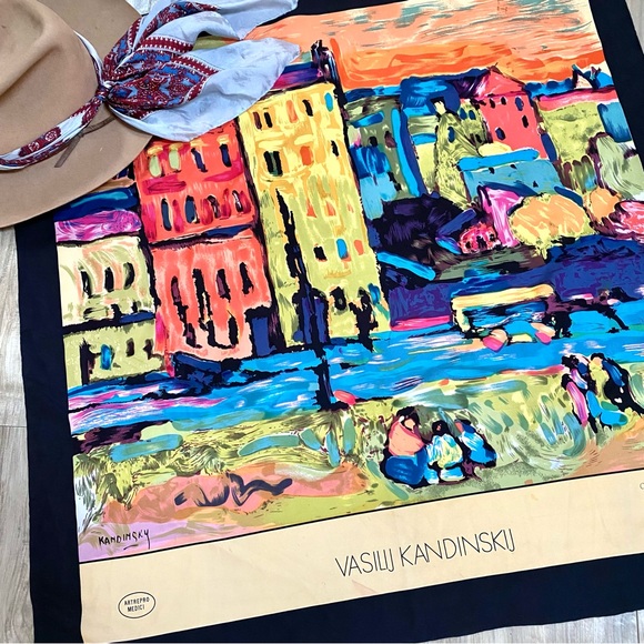 Rare SILK scarf/wrap of artist Wassily Kandinsky's painting, "Houses in Munich". - Picture 11 of 12